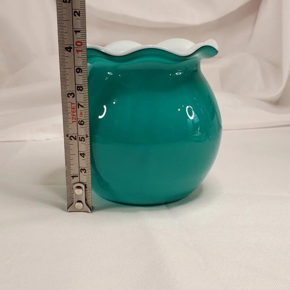 Gorgeous Design China 4" Ruffled Edge Glass Bowl Vase Turquoise & White Inside - Picture 7 of 11